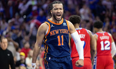 Jalen Brunson returns from injury, propels the Knicks to a 2-0 game lead.