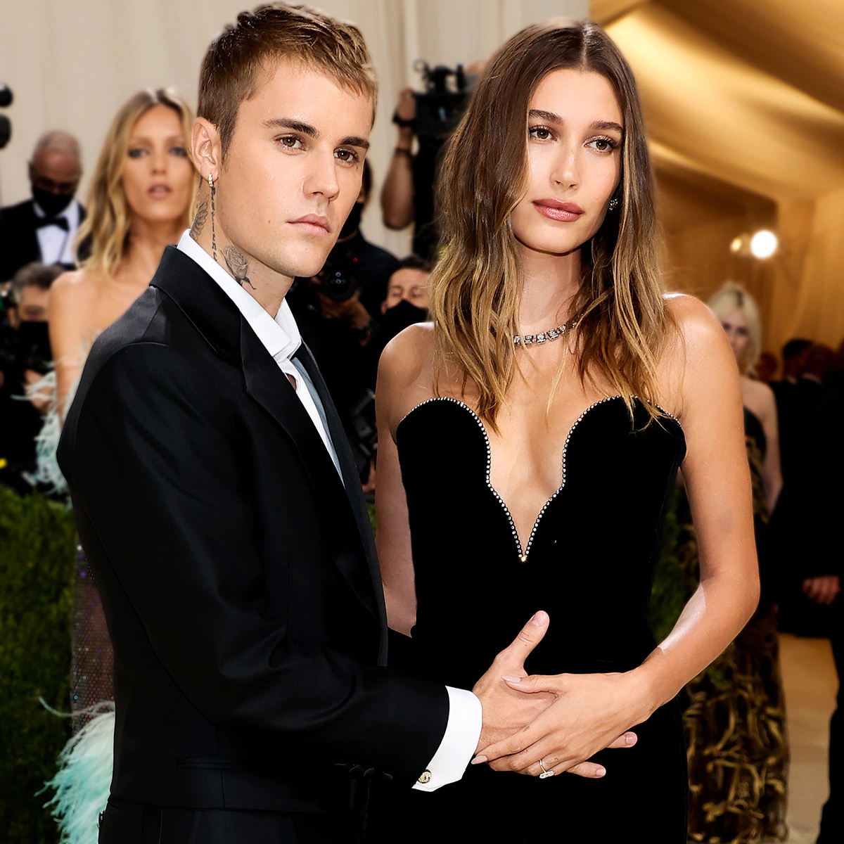 Justin and Hailey Bieber reveal their pregnancy. In an Instagram post.